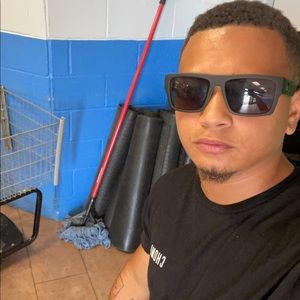 Meet your Posher, Carlos